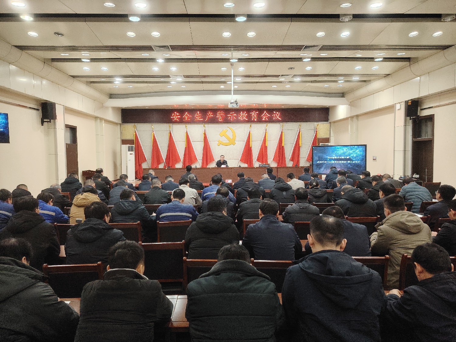 东大煤矿召开安全生产警示教育会议